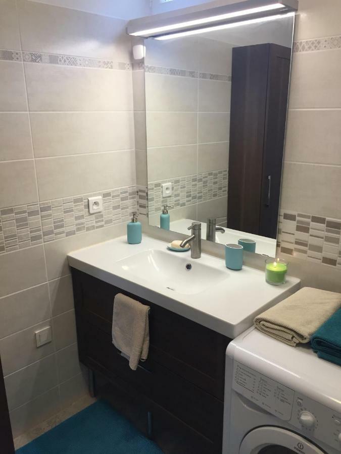 Апартаменти Les Meubles De Luchon - La Perle Bleue - Centre Luchon, Beau T2, 2 A 4 Personnes, Wifi Bagneres-de-Luchon Екстер'єр фото